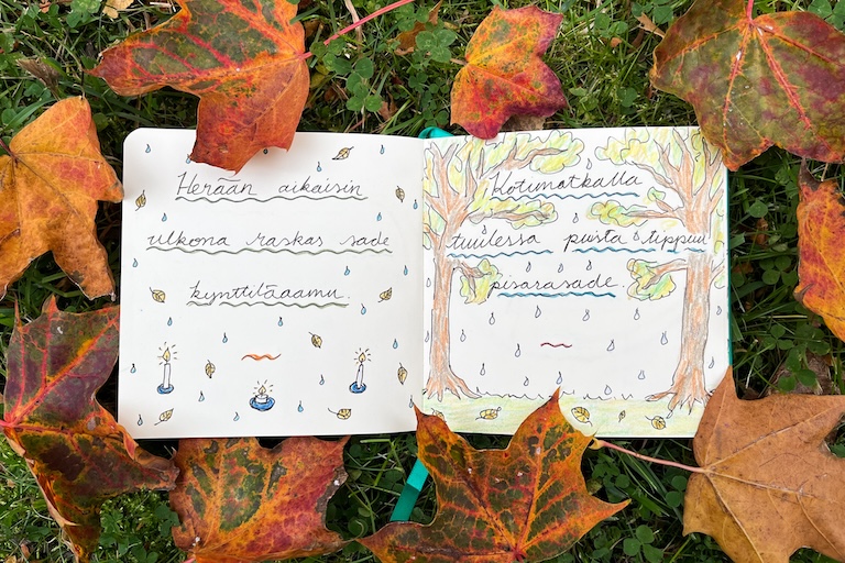 Valokuva luonnoskirja-aukeamasta, jolle on kirjoitettu ja kuvitettu kaksi haikua