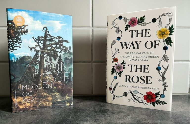 Kaksi kaunista kirjaa