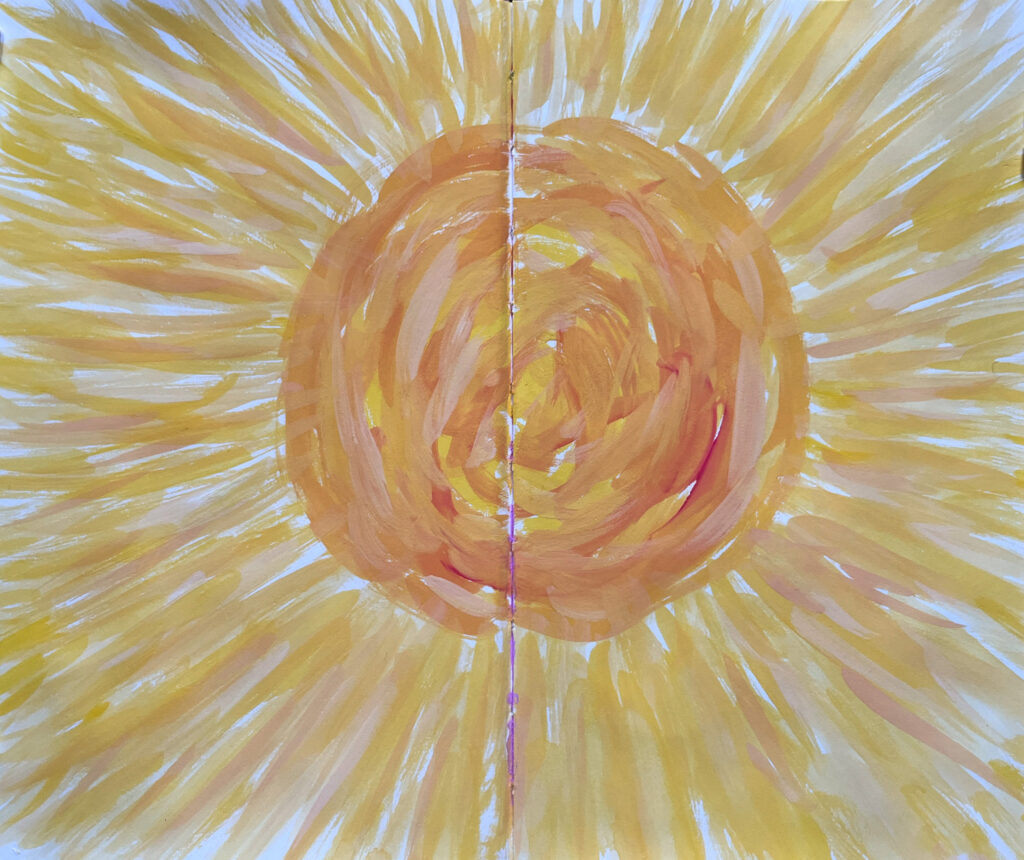 Luonnoskirja-aukeama, johon on maalattu aurinko.