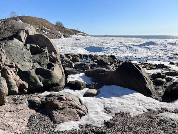 Valokuva merinäkymästä Suomenlinnassa