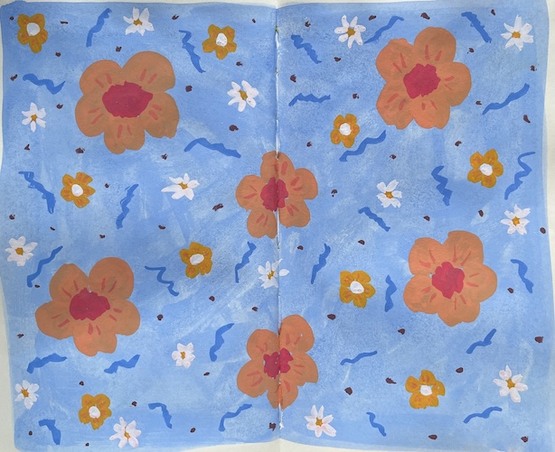 Luonnoskirja-aukeama, jolle on maalttu suuria, oransseja kukkia ja pienempiä oransseja ja valkoisia kukkia vaaleansinistä taustaa vasten