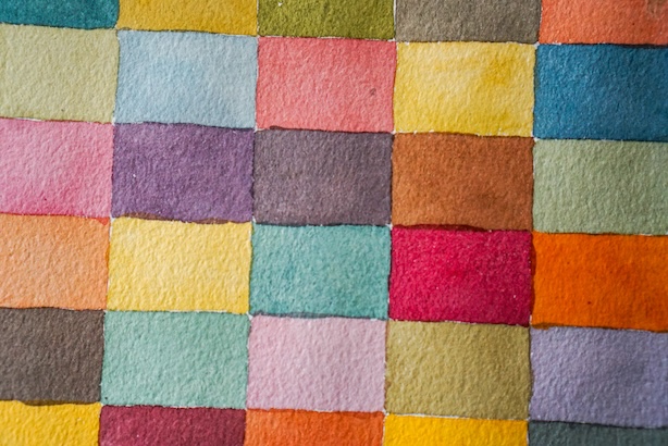 Yksityiskohta värimeditaatioruudukosta